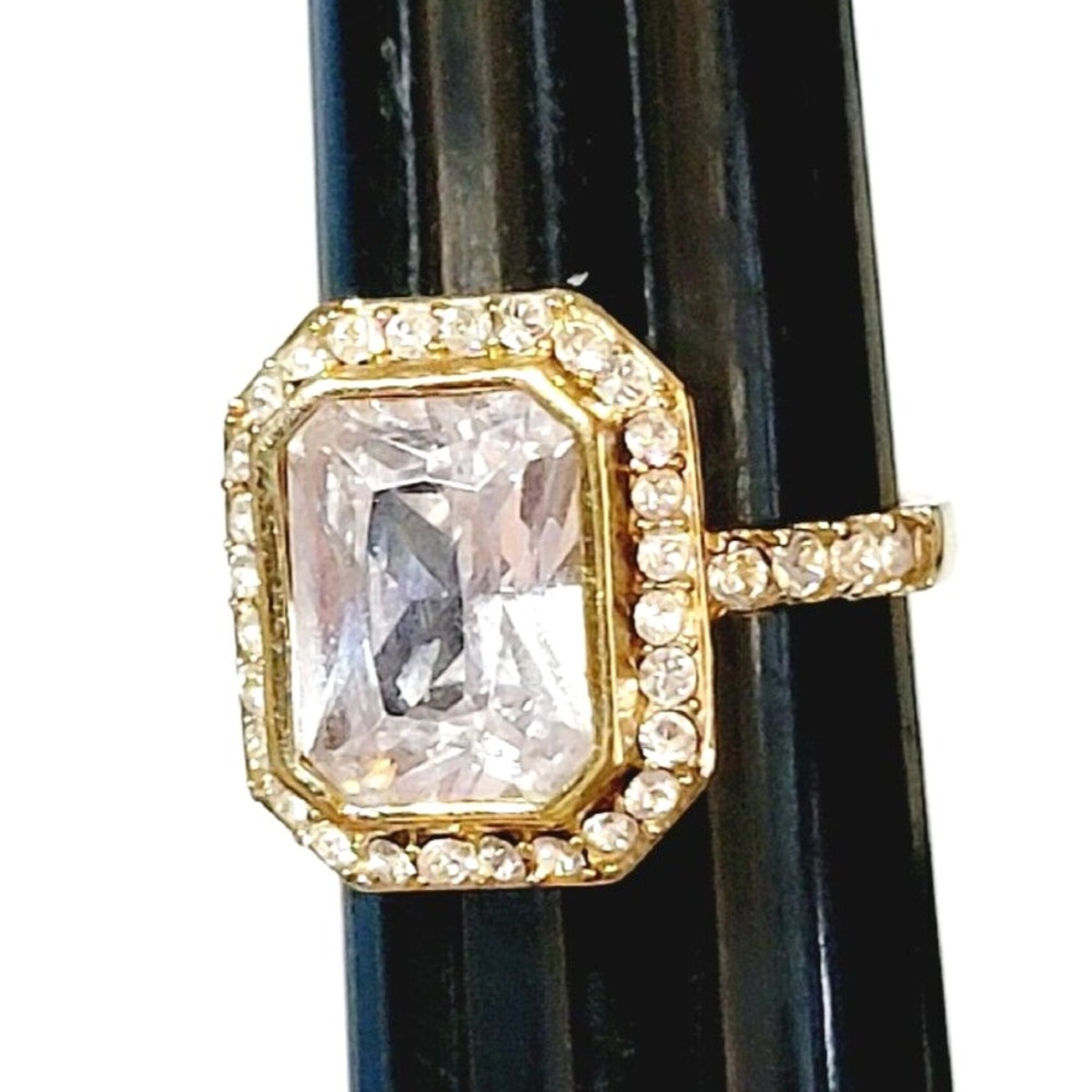 Vintage Gold Mogul Style Faceted Glass Halo Fashion Ring Size 7.25
